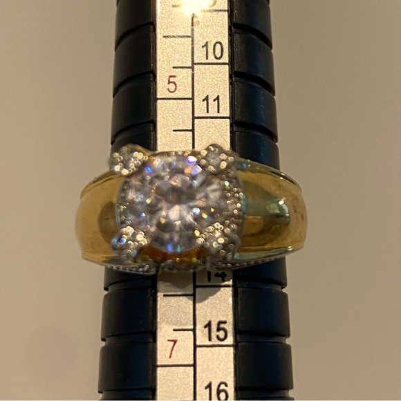 Women’s Gold Tone Cocktail Ring with Simulated Diamonds Size 6 - Picture 4 of 4